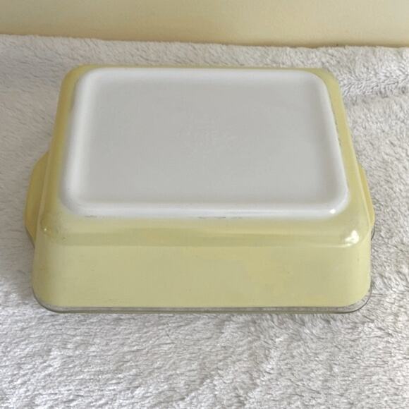 Vintage Pyrex 503-B Yellow Casserole, Refrigerator, Baking Dish w/ Ribbed Lid - Picture 8 of 16
